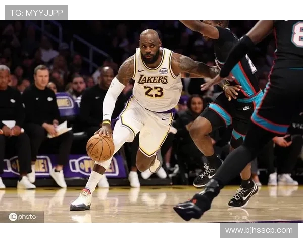 湖人对火箭激战双加时詹姆斯关键时刻绝杀带队逆转胜利