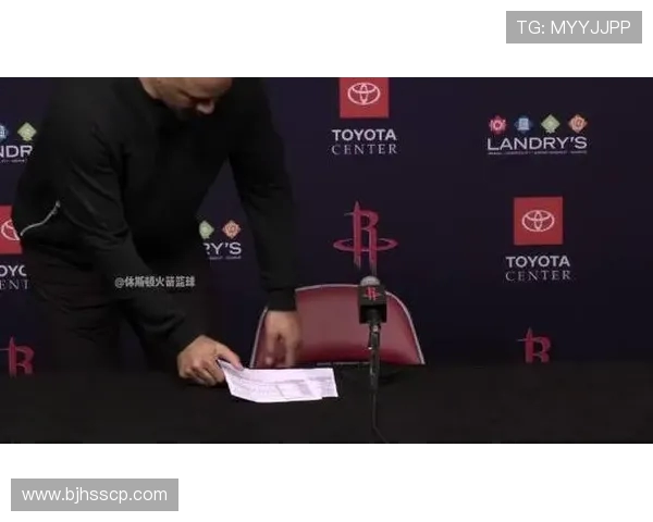 乌度卡:开局我们身体对抗不够面对小阵容就该利用好体型优势 乌度卡:开局我们身体对抗不够面对小阵容就该利用好体型优势